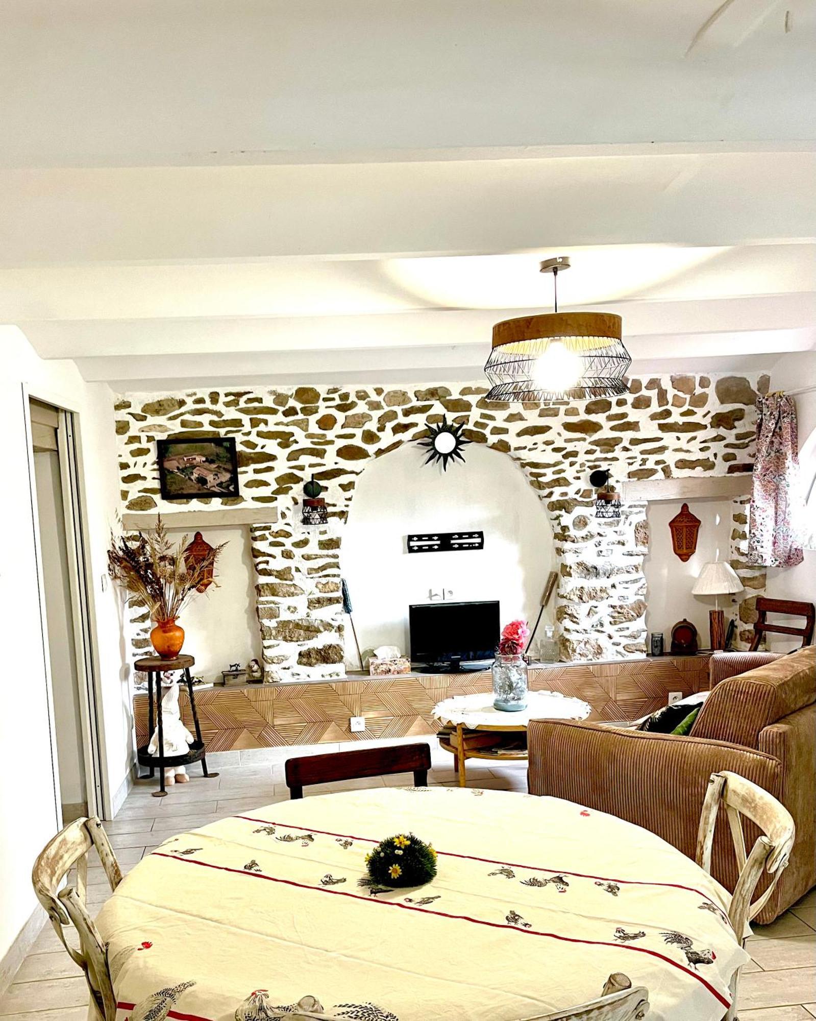 Appartement Cosy Saint-Hilaire-de-Brethmas ภายนอก รูปภาพ